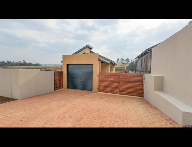 3 BEDROOM TOWNHOUSE FOR SALE IN BISHOPSTOWE